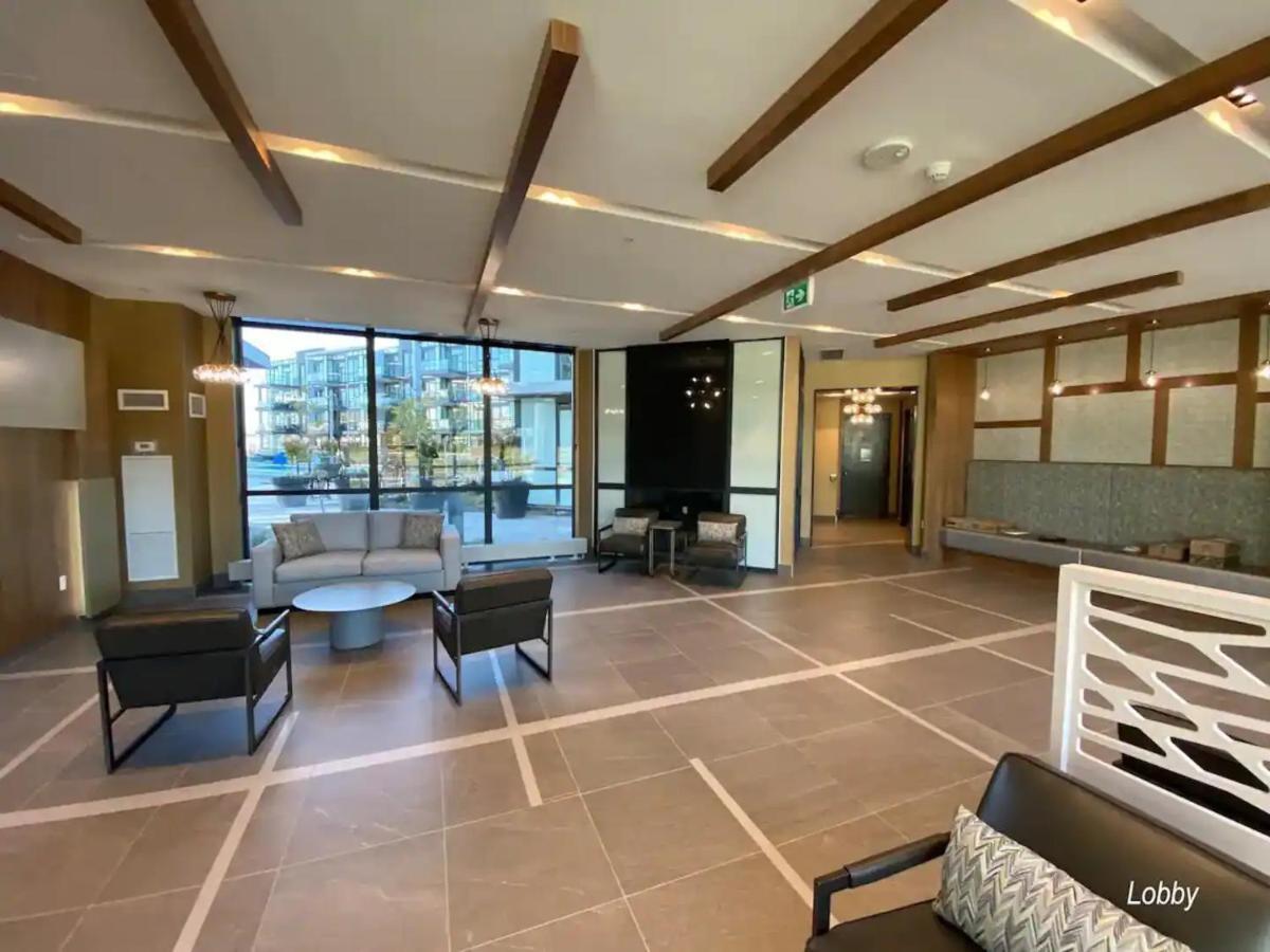 Pet Friendly Condos At Friday Harbour Innisfil Exterior photo