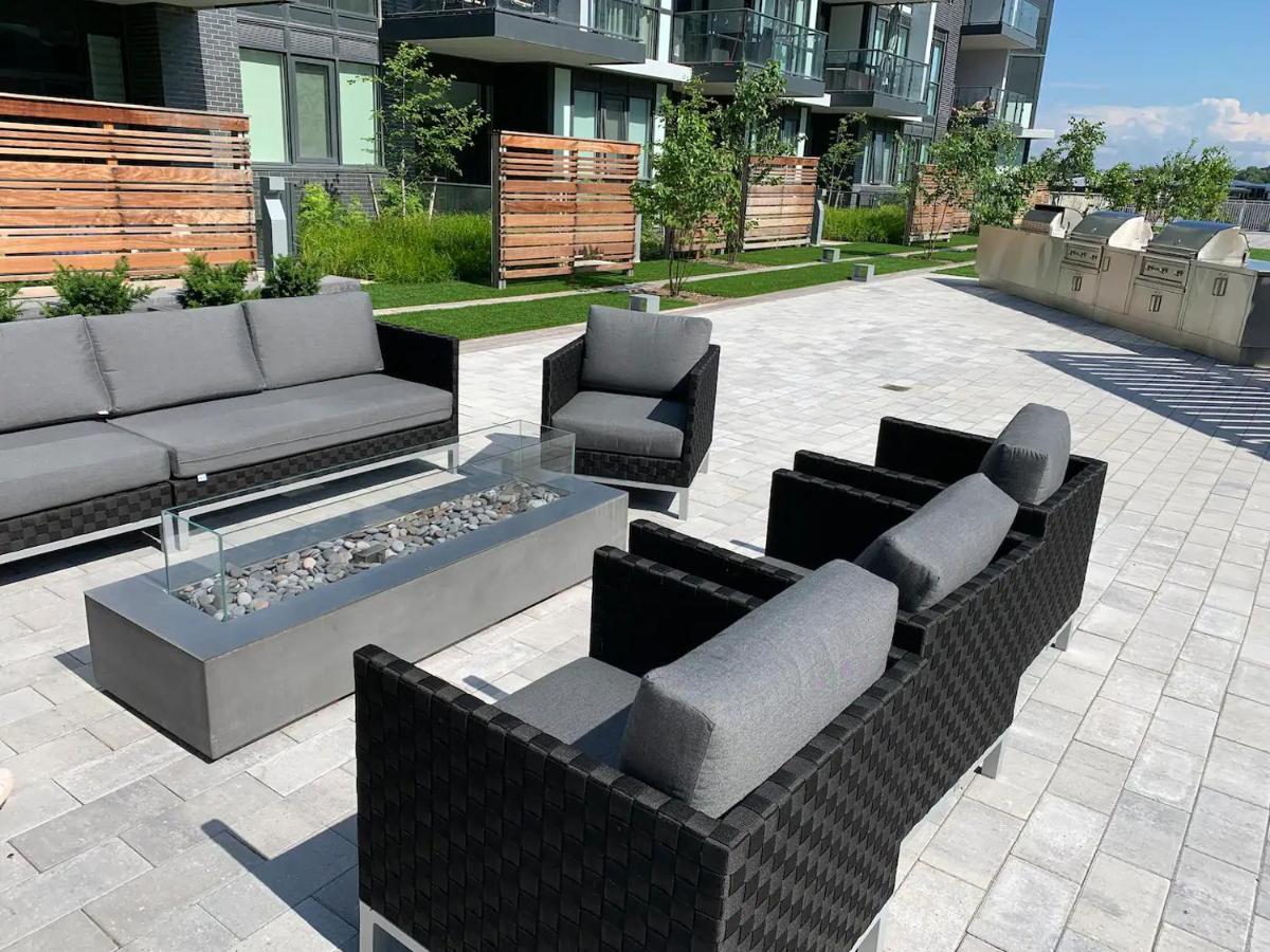 Pet Friendly Condos At Friday Harbour Innisfil Exterior photo