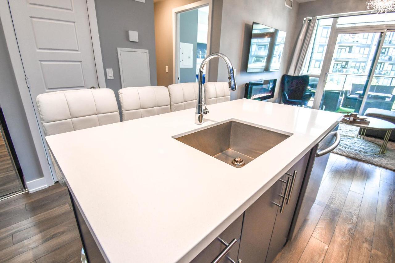 Pet Friendly Condos At Friday Harbour Innisfil Exterior photo