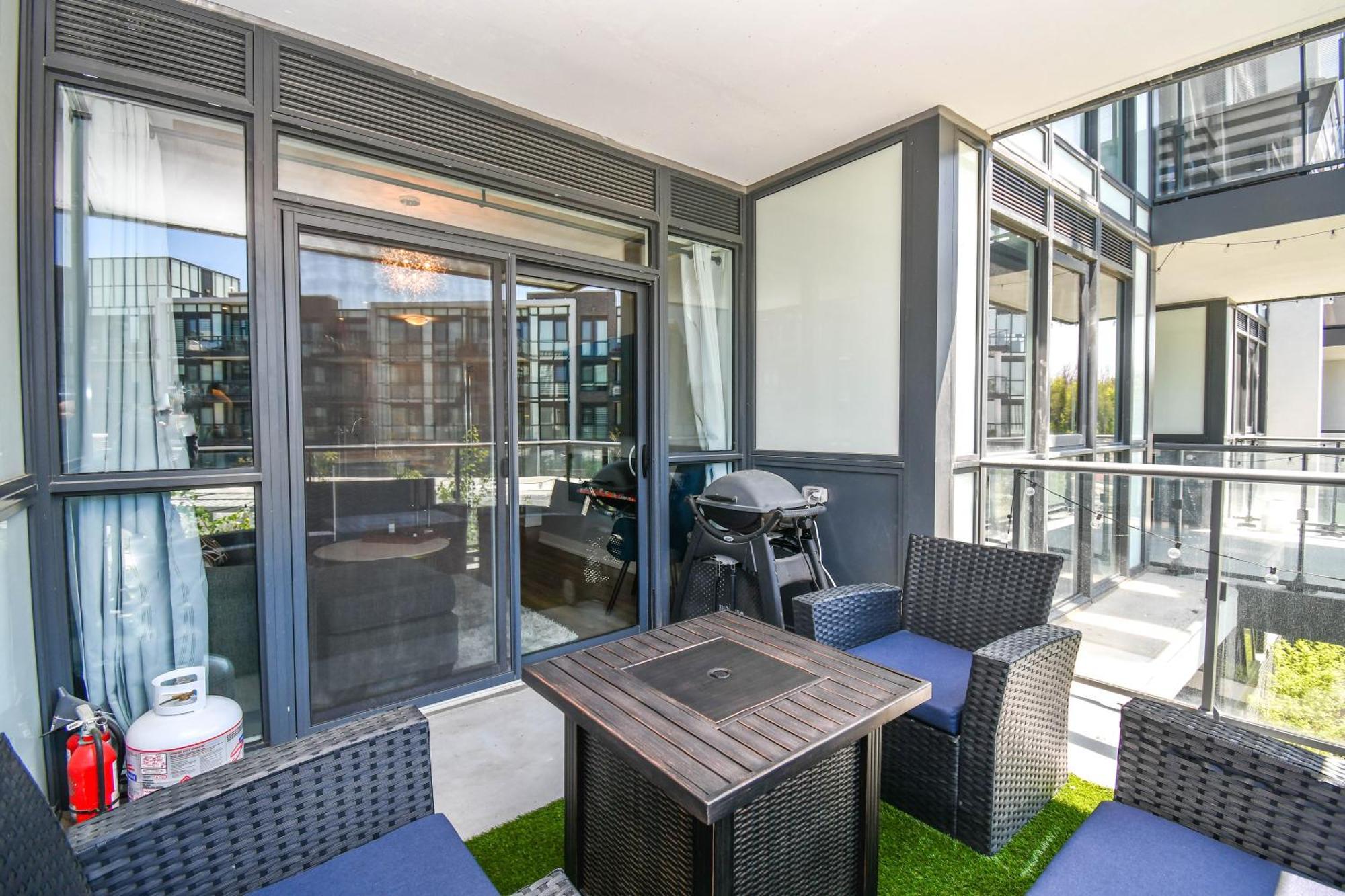 Pet Friendly Condos At Friday Harbour Innisfil Exterior photo