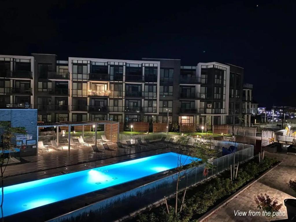 Pet Friendly Condos At Friday Harbour Innisfil Exterior photo